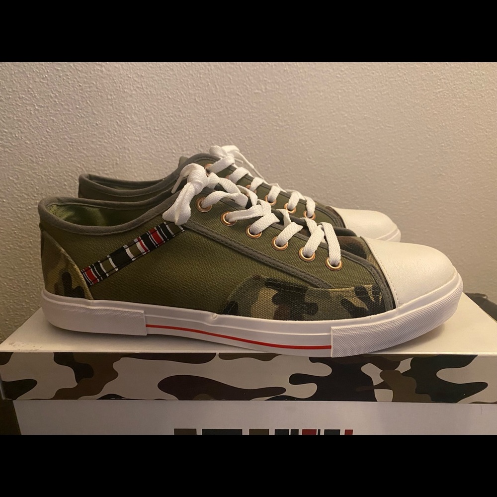Triple five soul 555 Men's Brooklyn Low Top Sneakers